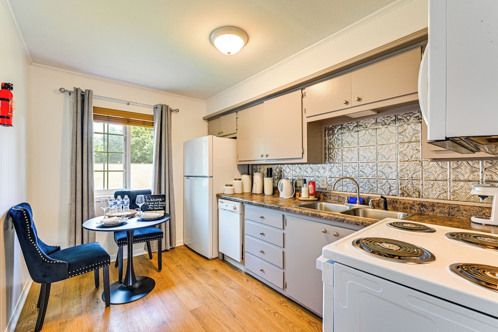 2 Mi to Historic Dtwn Nacogdoches: Cozy Apartment!
