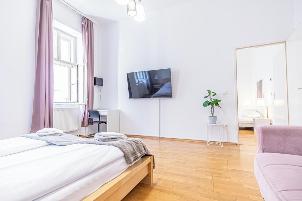 Affordable Cozy 2BR Apt Near Stadthalle