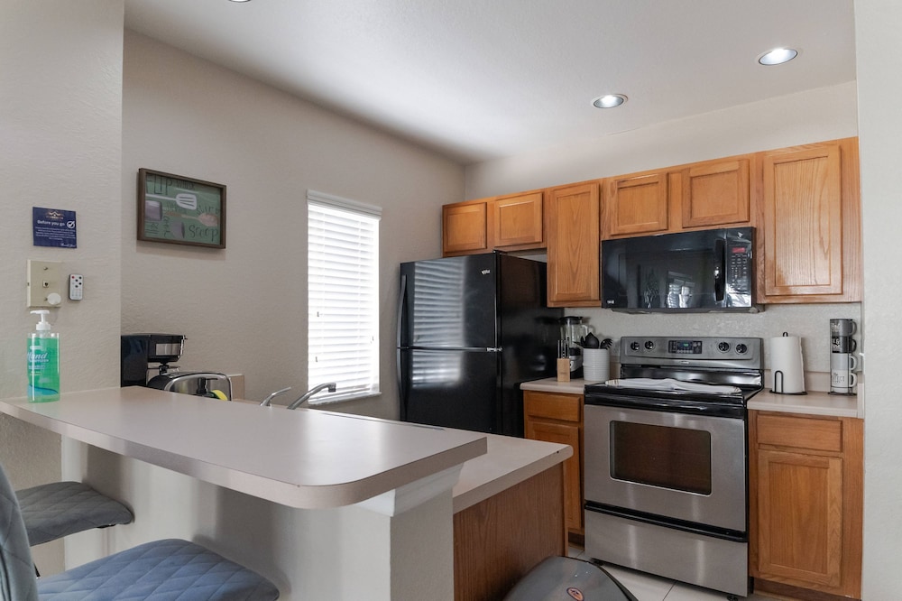 Charming Townhouse Near Disney