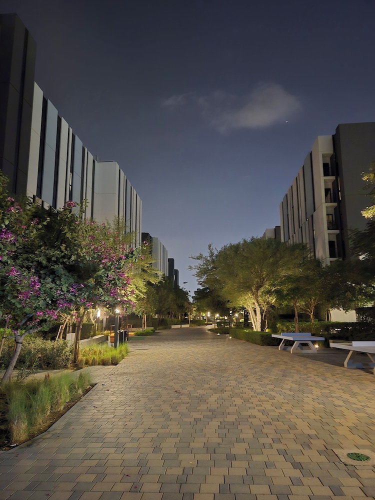 Kuro Elegant Living