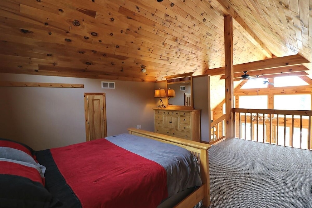 Northwood Views 4 Bedroom Chalet by Redawning view 4
