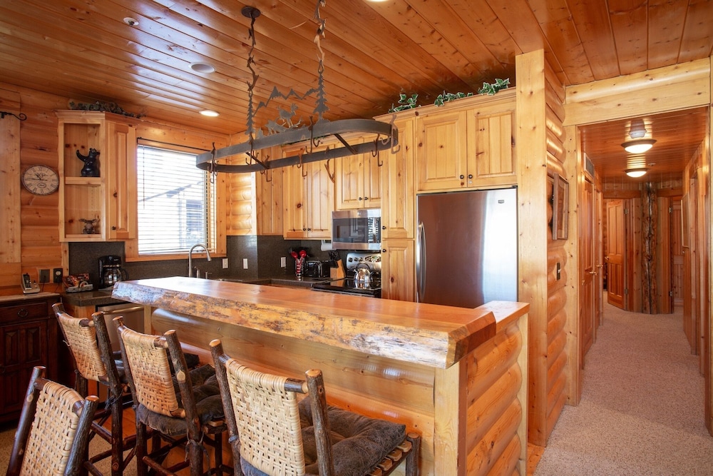 Comstock Lodge at Deer Valley Resort - Two Bedroom Condo with Hot Tub #101 2 Condo