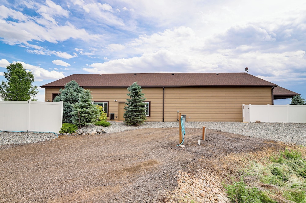Private Hot Tub + Game Room: Keenesburg Getaway!