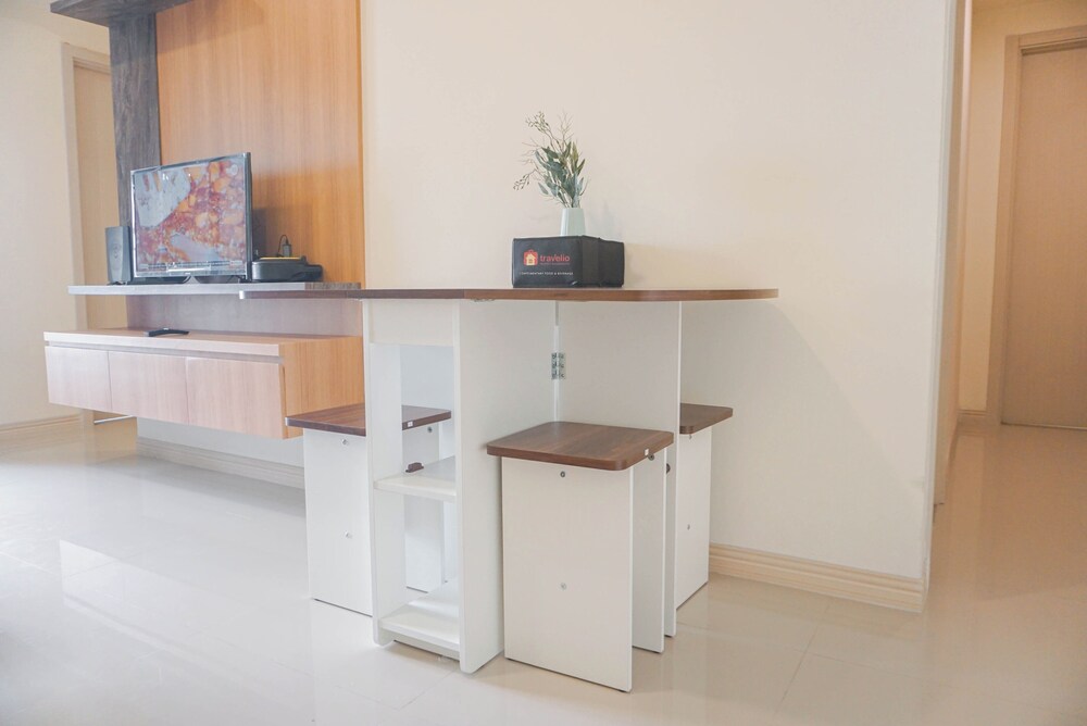 Spacious And Comfy 2Br With Extra Room Apartment At Meikarta