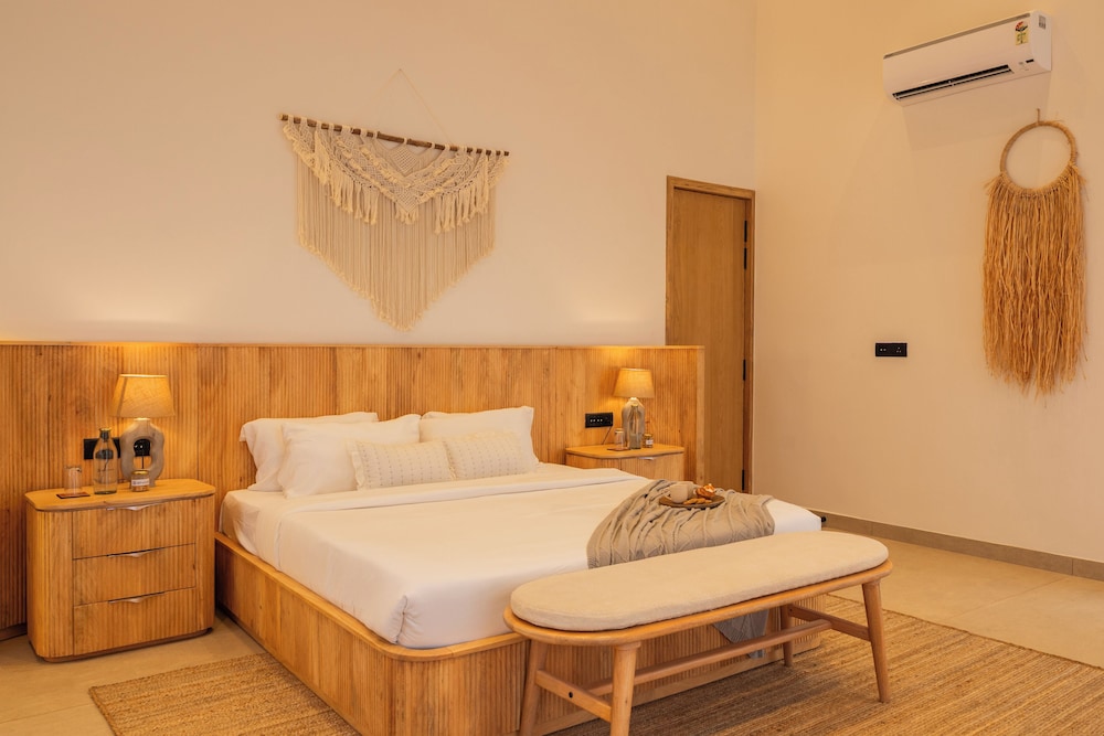 ELIVAAS Ekam | Luxe 4 BHK Villa With Pvt Pool & Patio