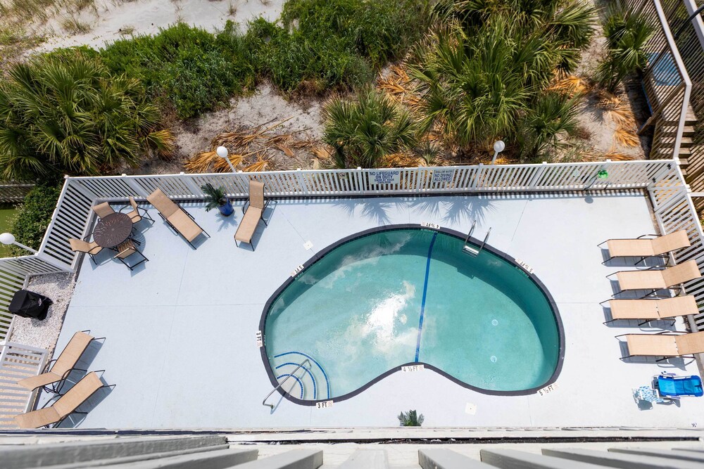 Oceanfront Condo w/ Pool Access in Surfside Beach!