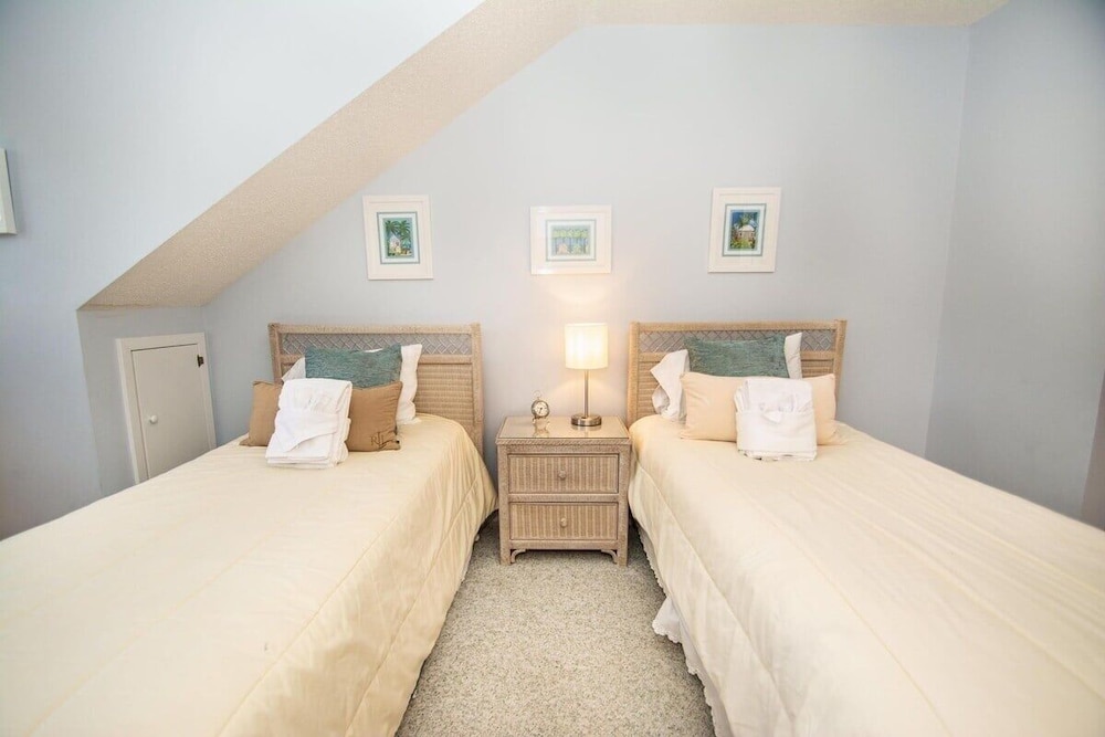 West Hyde Park 2e 2 Bedroom Condo