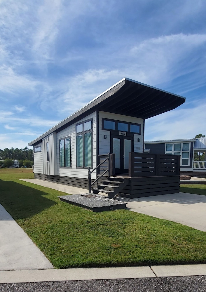 Hotel Sugar Sands RV Resort - Image 1