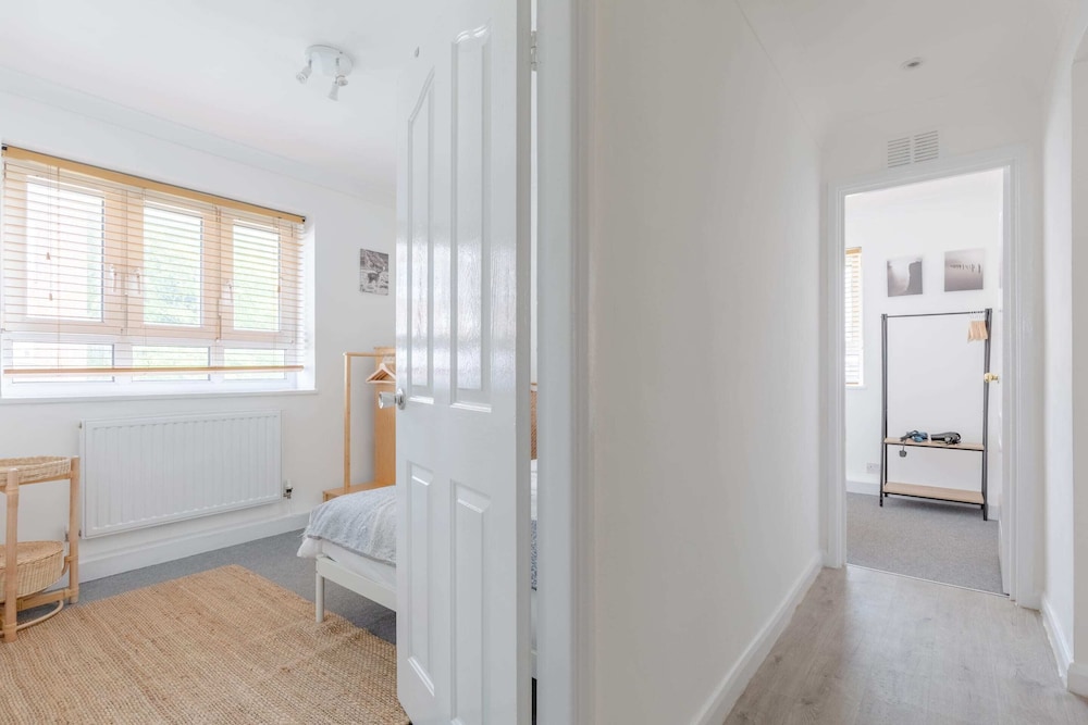 Spacious 3BD Flat, Close to Tube - Fulham!