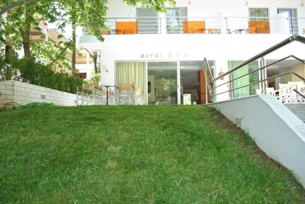 HOTEL ENA