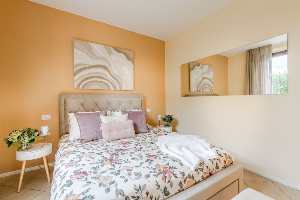 Casa Ambra in Lucca With 1 Bedrooms and 1 Bathrooms