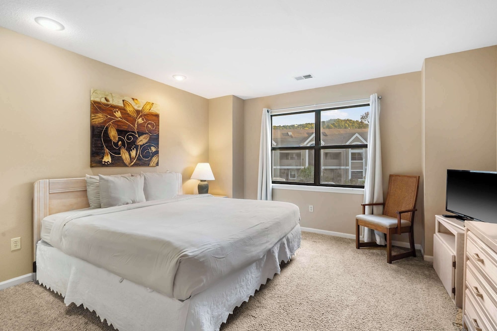 Fairway Retreat for 6 – Walk-in and Pet Friendly