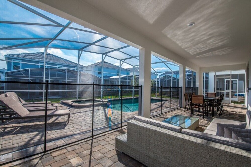 8942tw 8 Bedroom Villa by RedAwning - Image 3