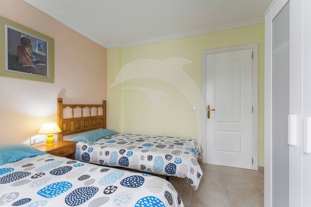El Médano Apartment With Pool and Garden Views