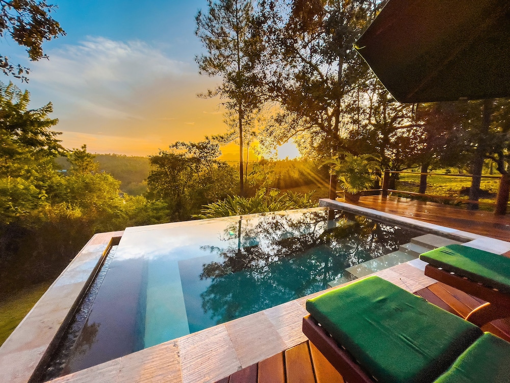 Blancaneaux Lodge by Francis Ford Coppola