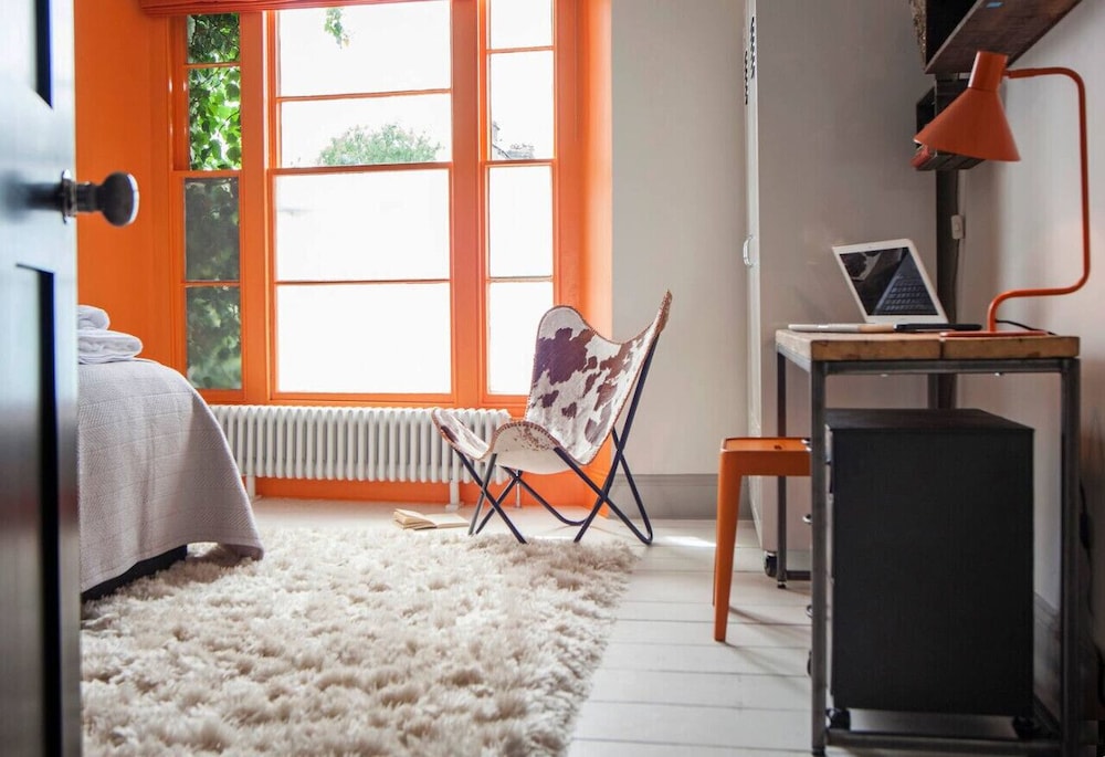 Higgihaus 46 Sleeps 5  Monday - Friday