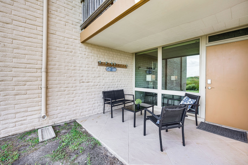Steps to Beach & Boardwalk: Condo in Port Aransas!