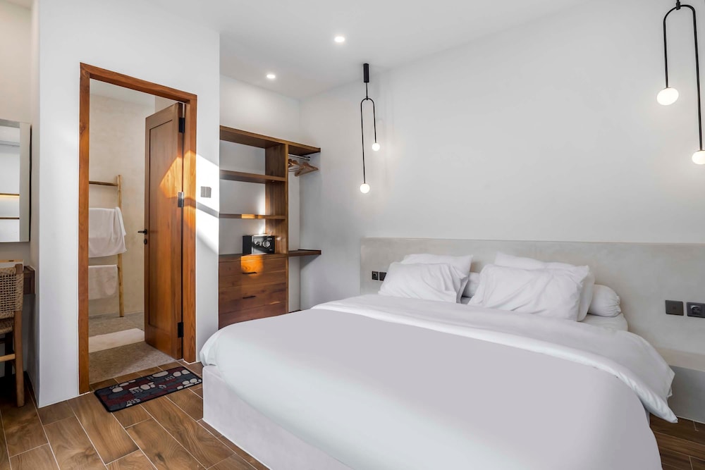 Casa Copper by Alfred in Bali - Tropical Luxury 3BR Pool Villa in the Heart Canggu