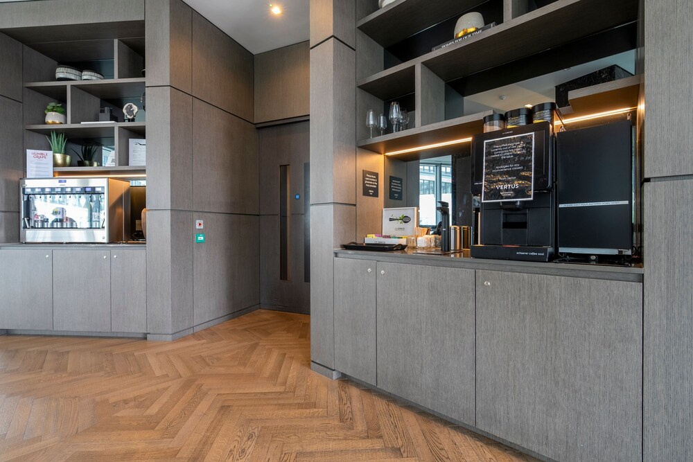 Immaculate Two-bedroom Apartment in Canary Wharf