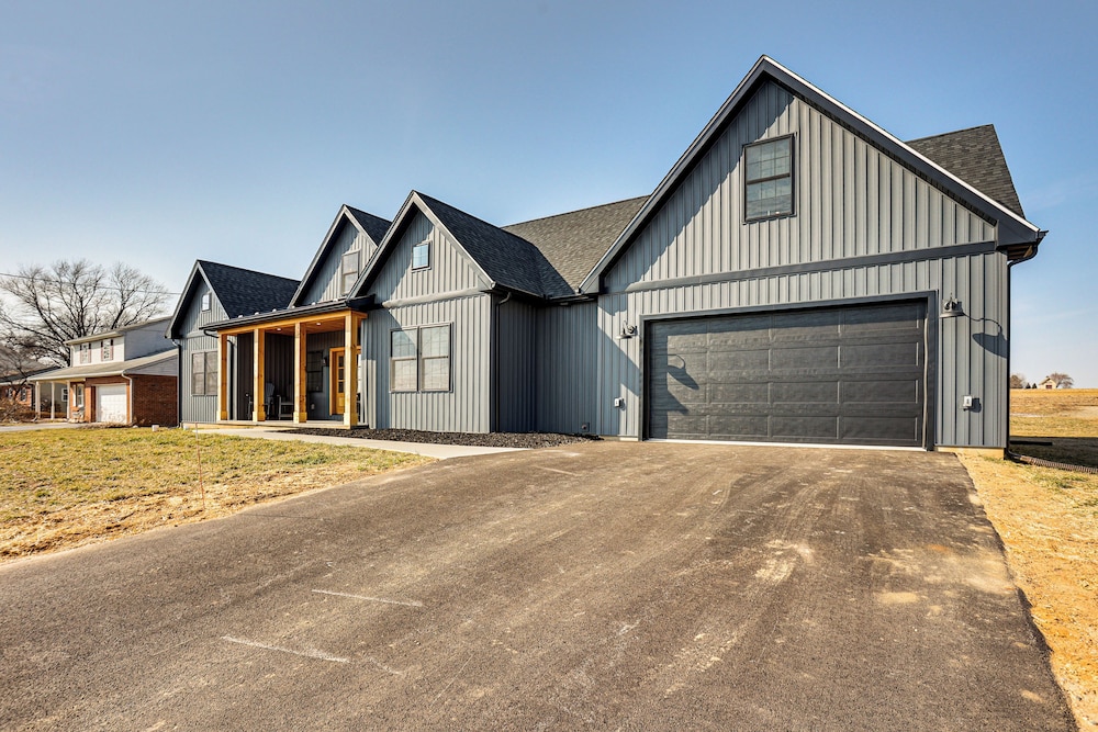 Walk to the Amish Village: Spacious Ronks Getaway!