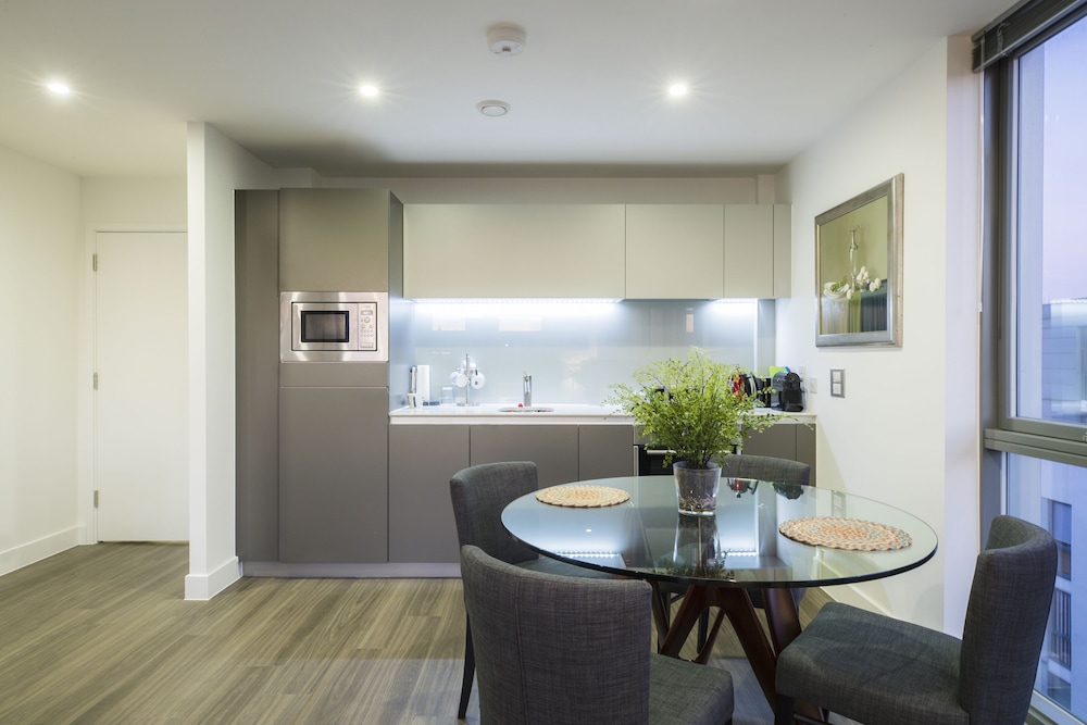 JOIVY Trendy Islington Flat for 2 with Patio