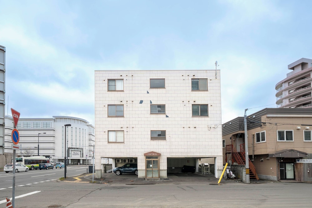 SILK COURT 301