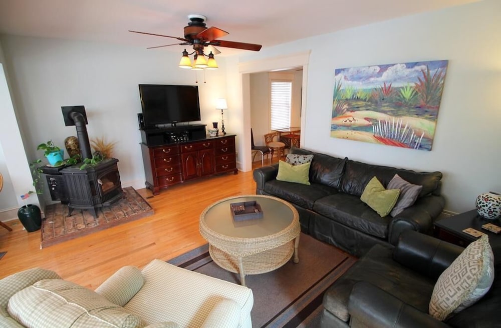 Delaware Avenue 32A