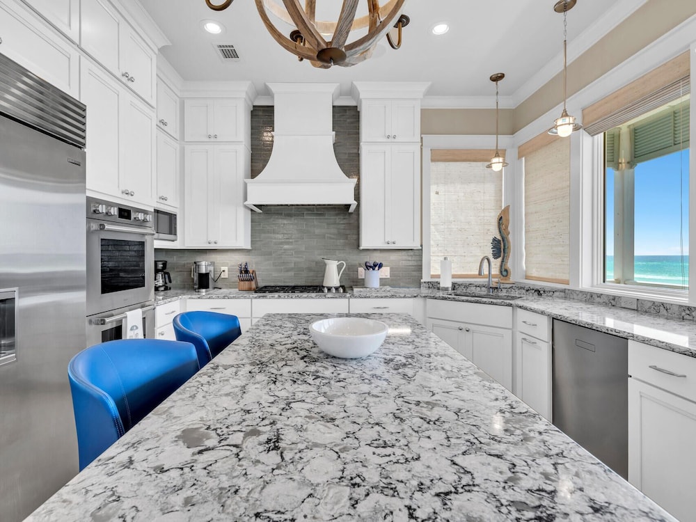 4BR Beachfront Home With Hot tub & Private Beach Access!