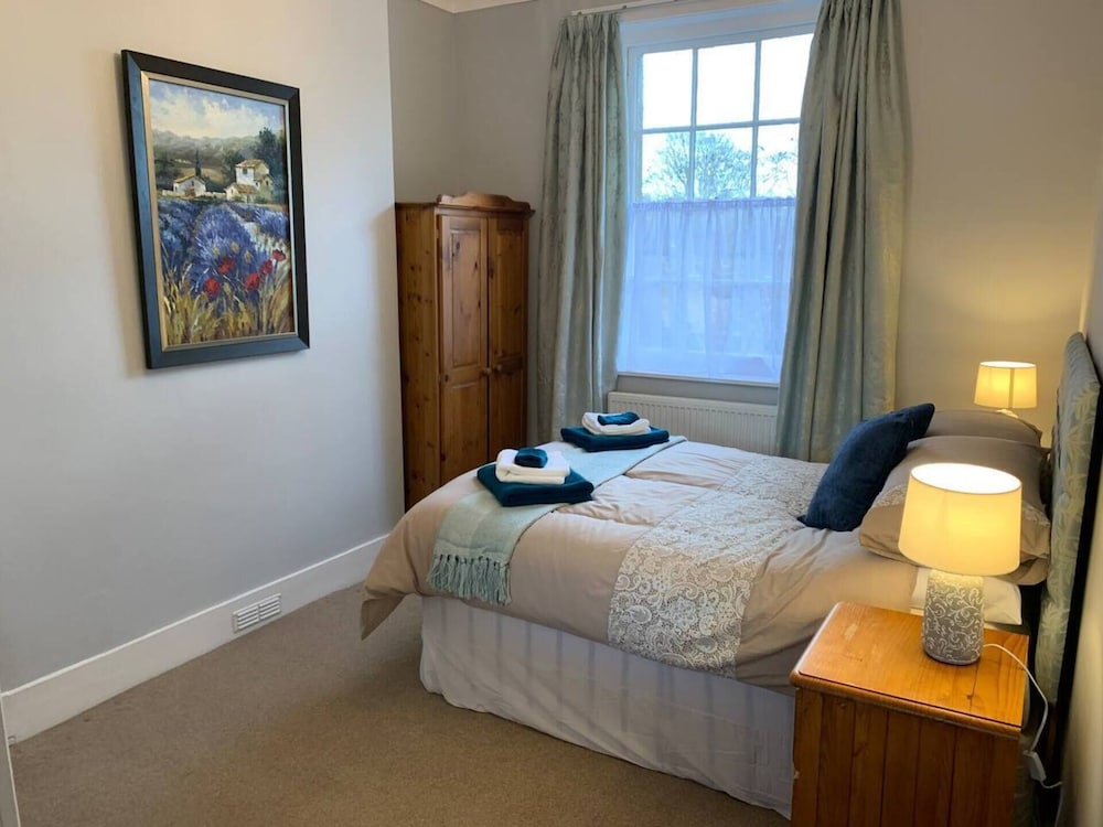 Elegant 2 Bed Georgian Apartment in Herne Bay view 2