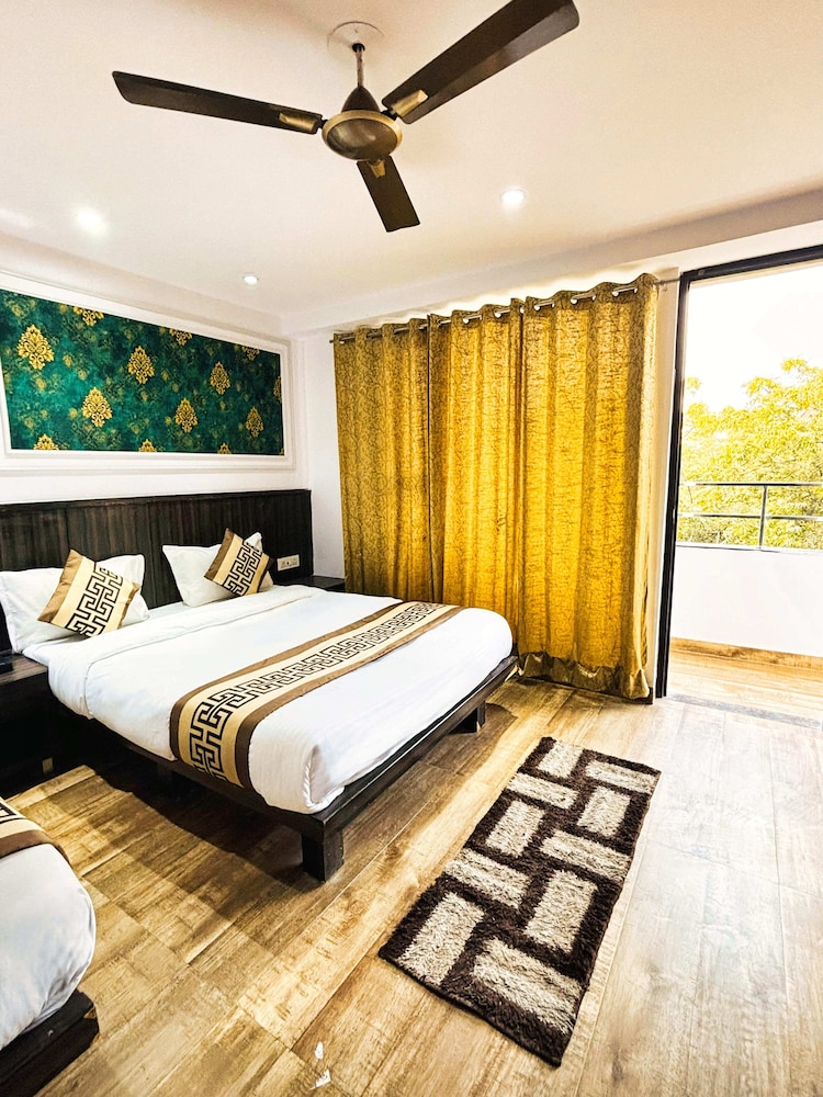 The HomeAste Residence Rajouri Garden