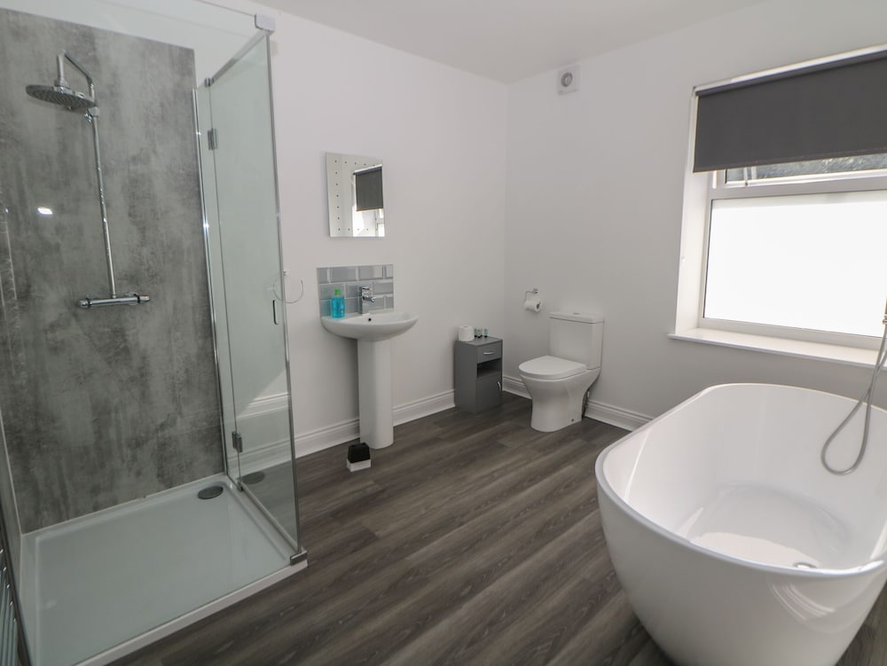 Flat 2 Englehurst Mews