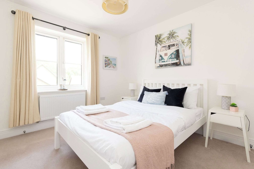 Modern Family Retreat Nr Beaches and Marina