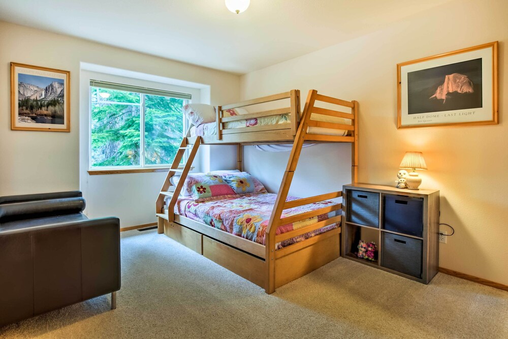 Lake Tahoe Vacations - Tahoe Donner Cabin: Deck, Trail Access, EV Charger - Property Image 25