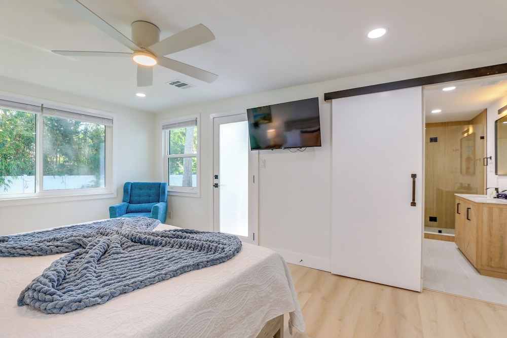 Private Hot Tub & Fenced Yard: Sleek Gulfport Home