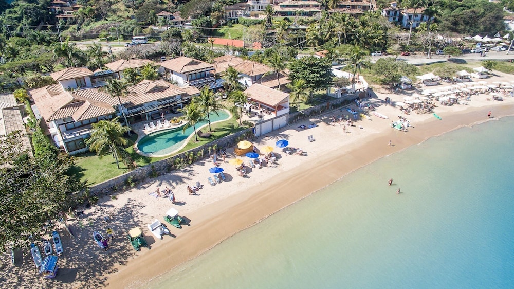 Mansão Exuberante Pé na Areia Ferradura