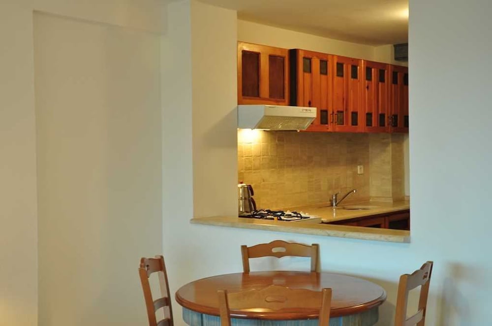 Palm Court Suites - Image 13