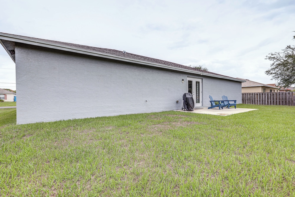 4 Mi to Clover Park: Home w/ Yard in Port St Lucie