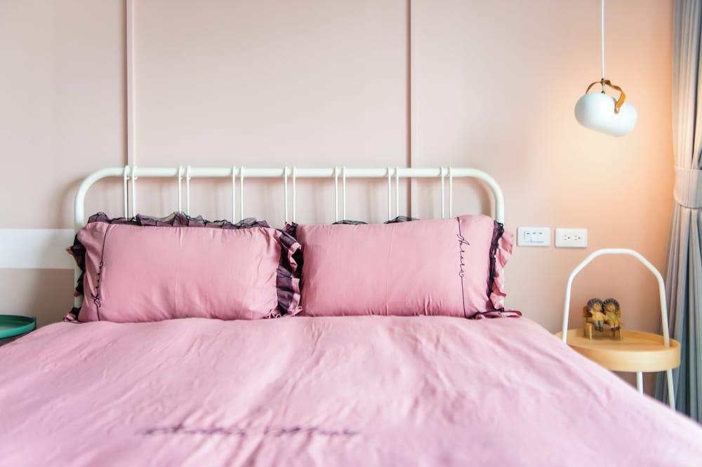 Happiness Pink B&B