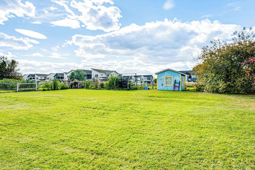 Fishing & Skiing Base! Residential Bozeman Escape
