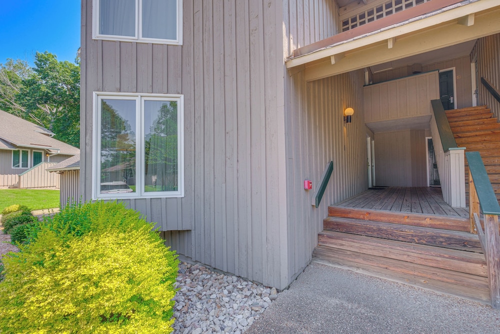 Resort Condo w/ Marina Access in Williamsburg!