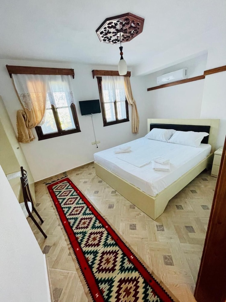 Denishouse-private Rooms Guesthouse Gjirokastra
