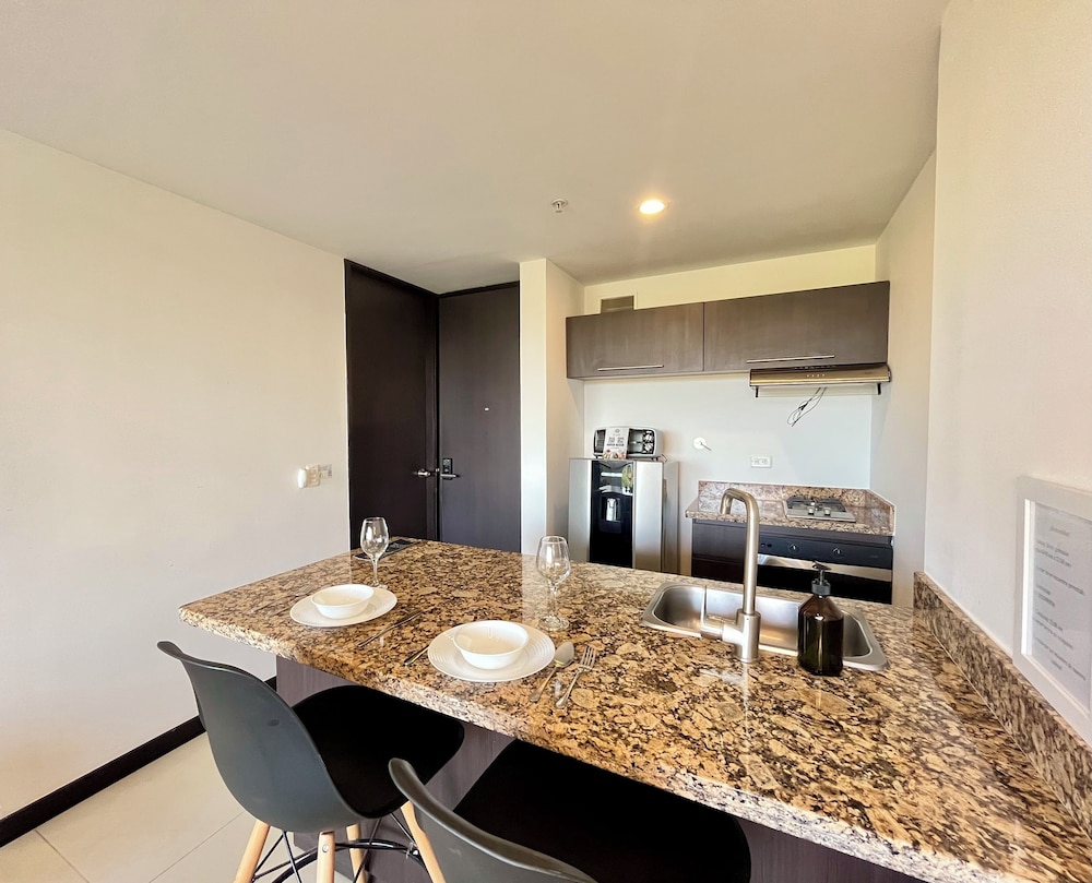 Room-apartasuite Cercana al Aeropuerto i