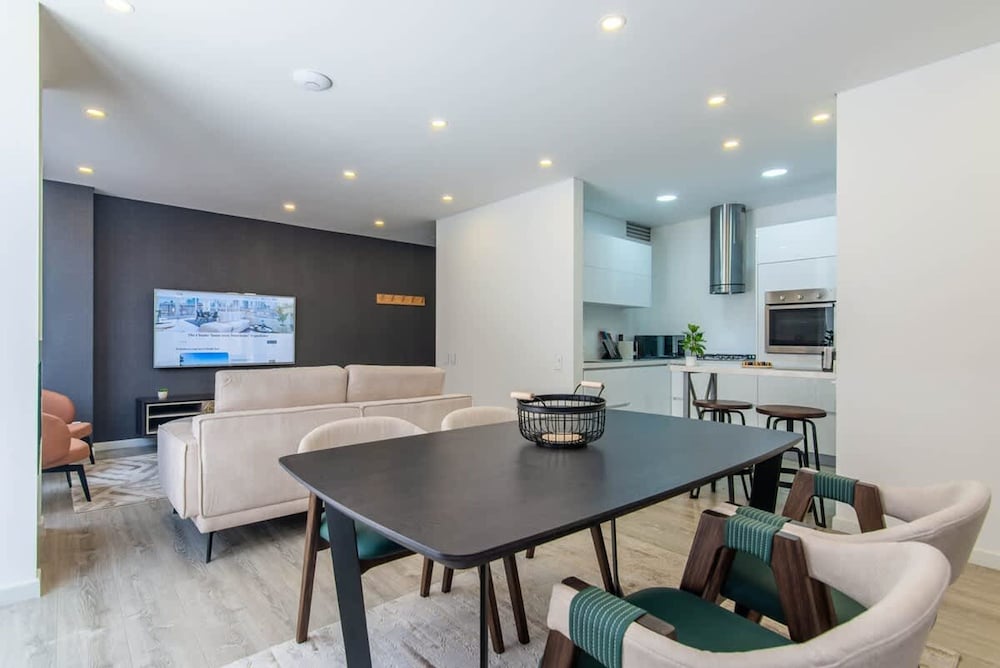 Fantastic 3BR in Usaqu n