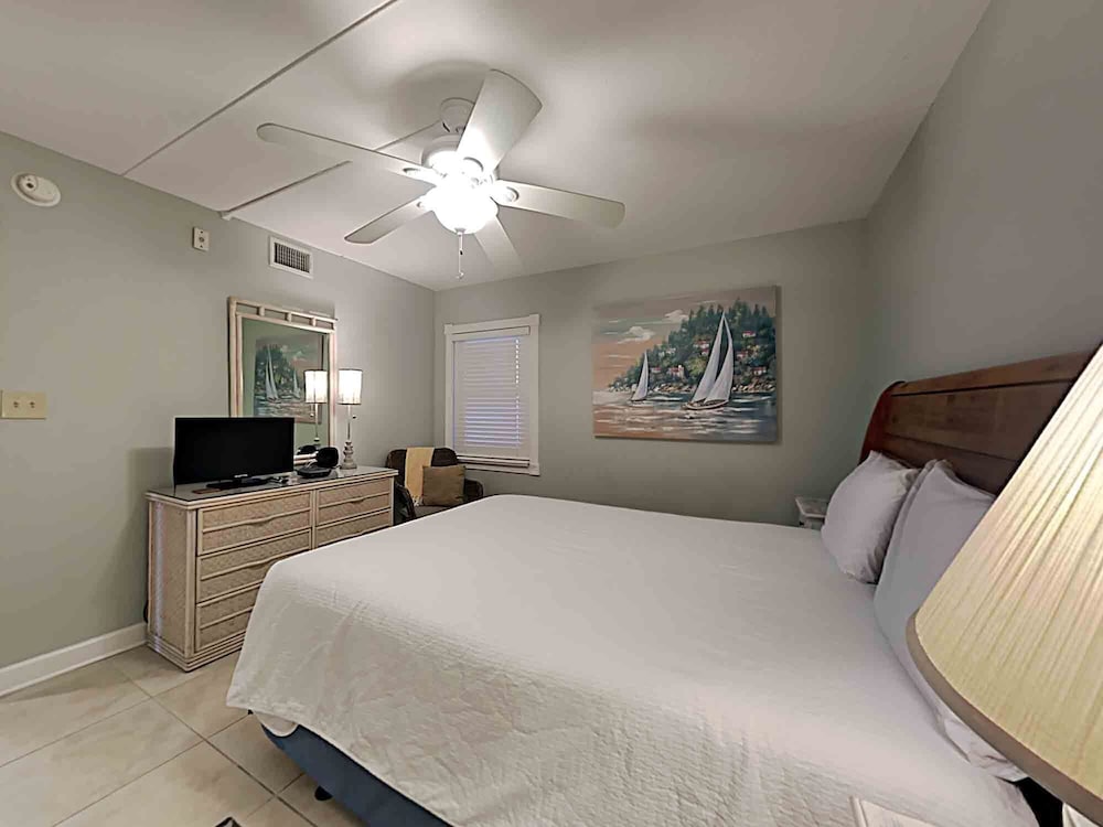 Ocean Breeze West by Southern Vacation Rentals