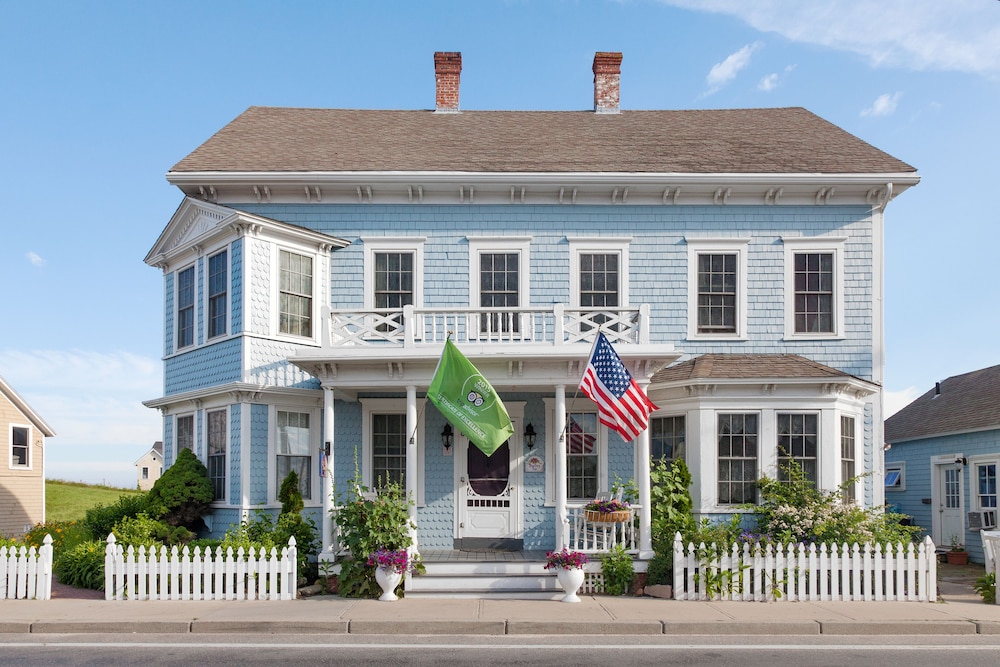 The Blue Dory Inn