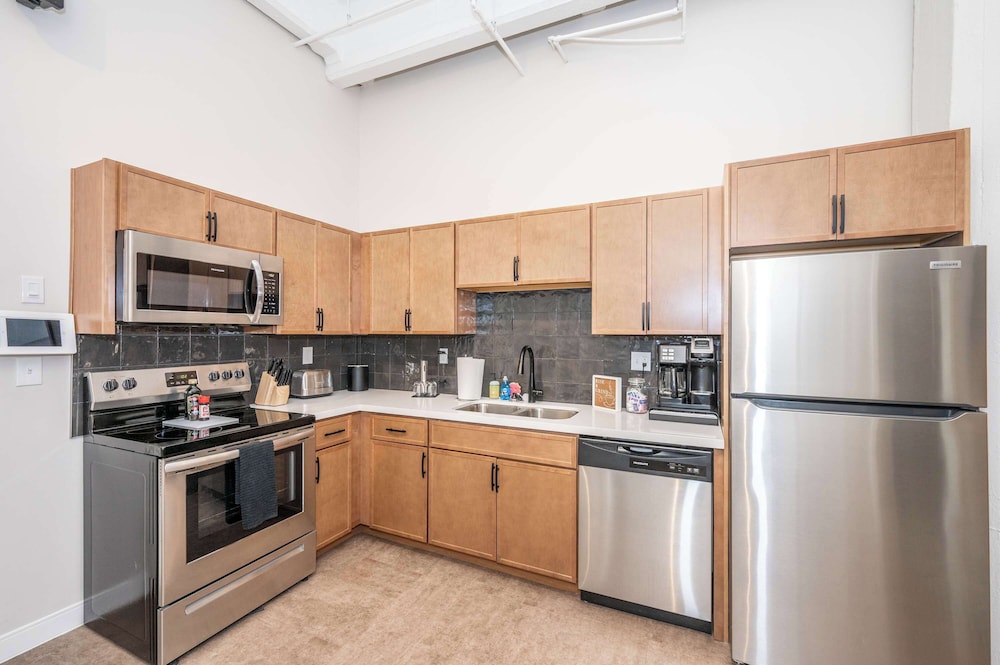 The 333 Suites 202 Stay for 6