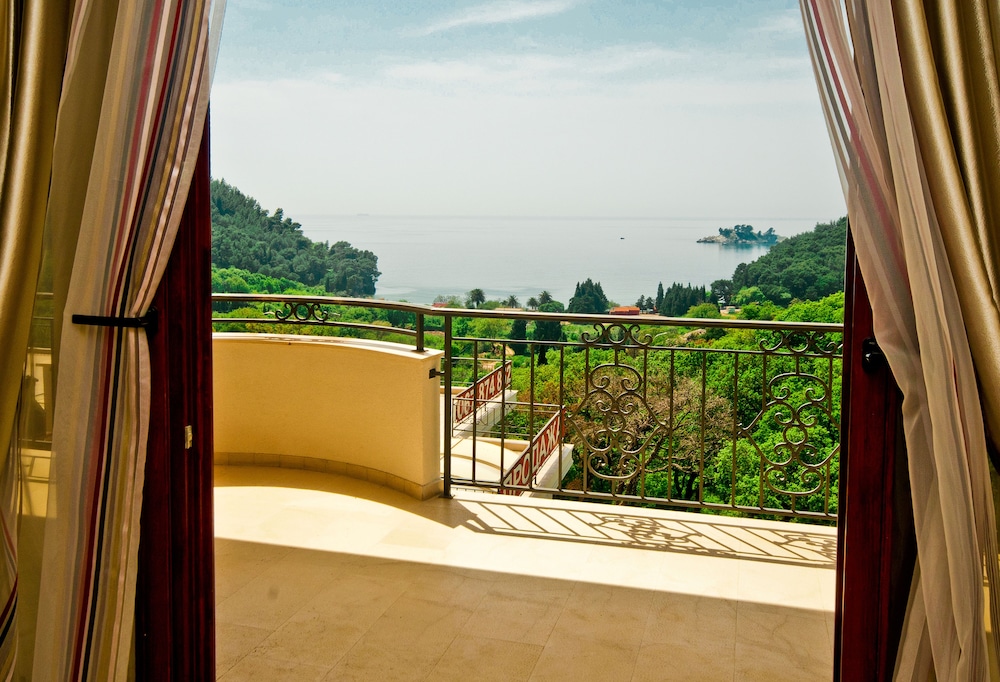 St. George Apartments and Villa with pool