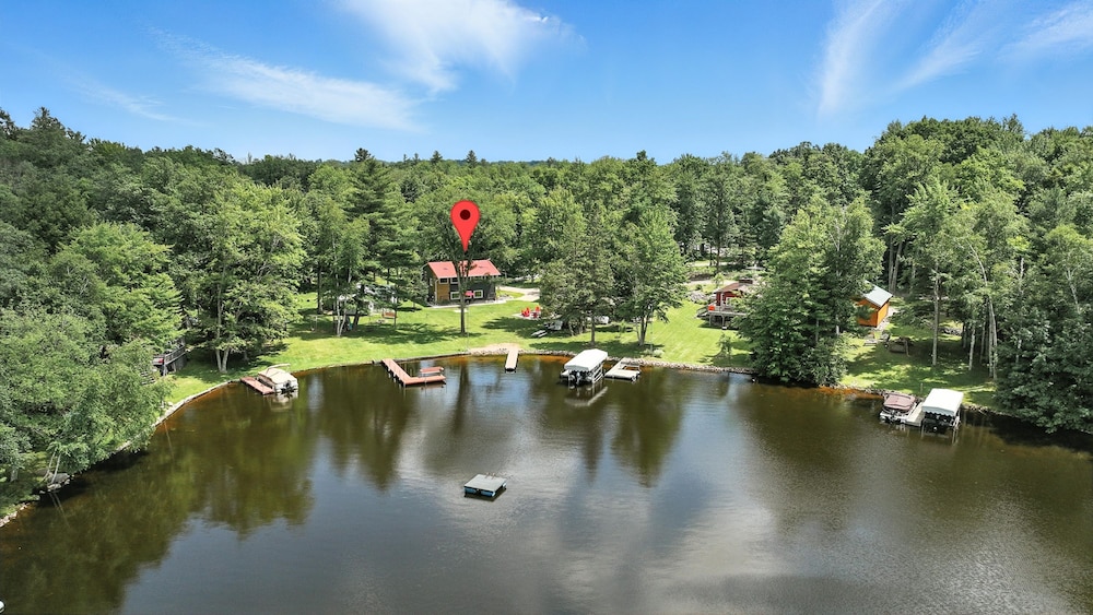5 BR Family Hangout I Lake Views I Firepit