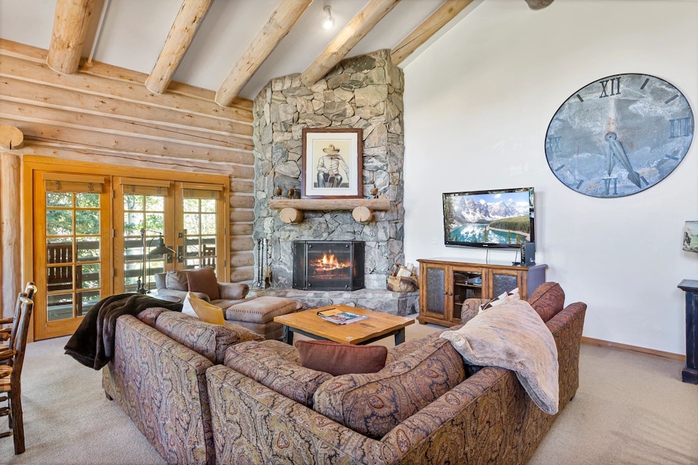Pine Inn at Trail's End Lodge - Three Bedroom Residence with Spa #1 3 Condo