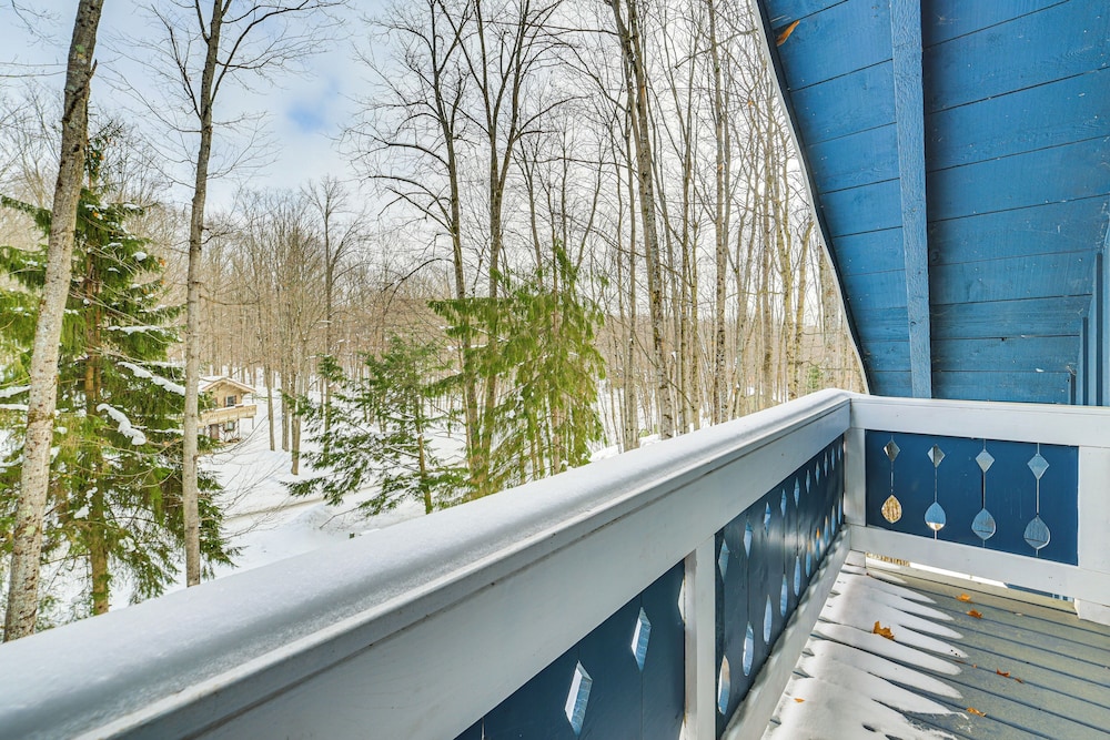 2 Mi to Schuss Mountain: Cozy Cabin w/ Deck